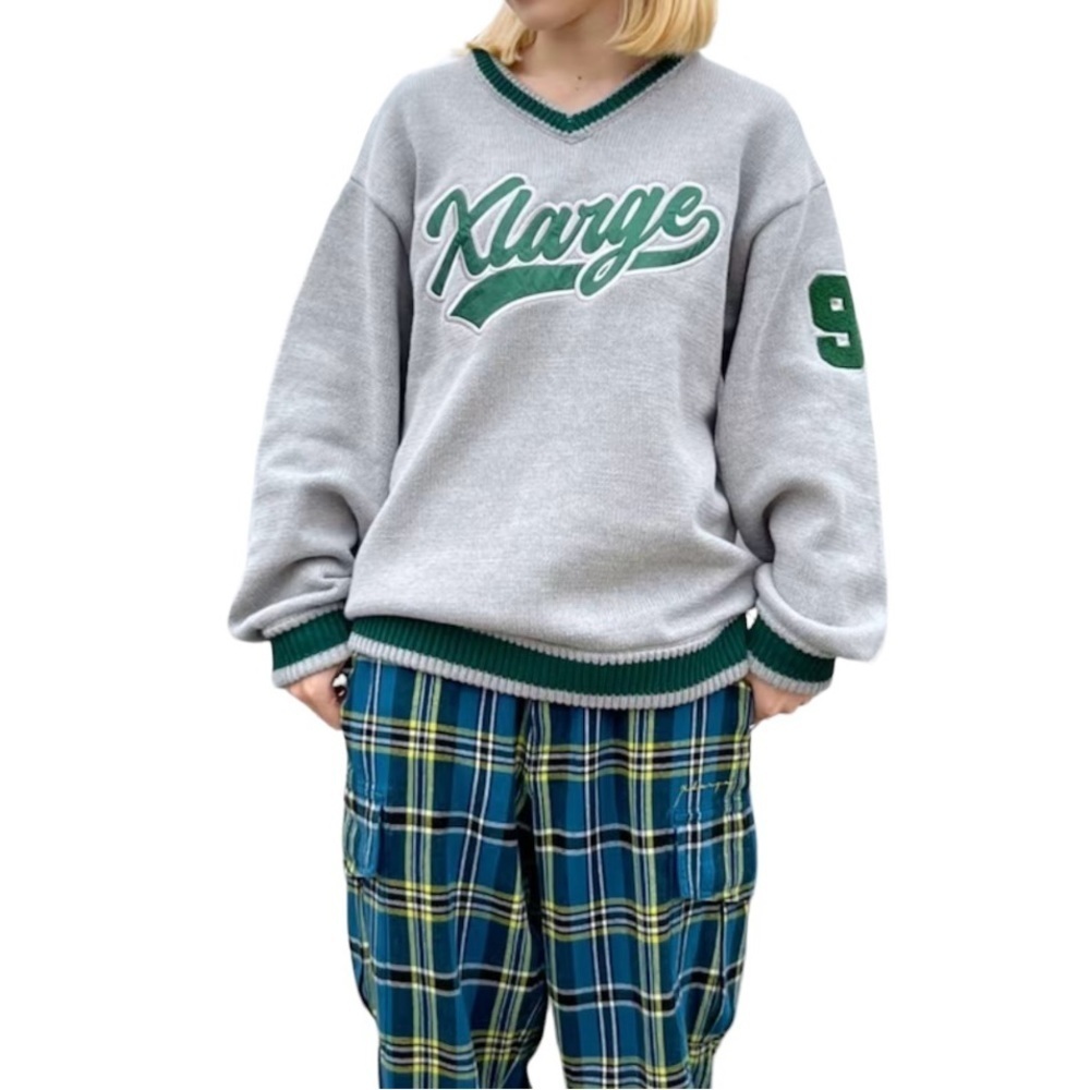 X-LARGE LINE KNIT V NECK SWEATER SIZE M